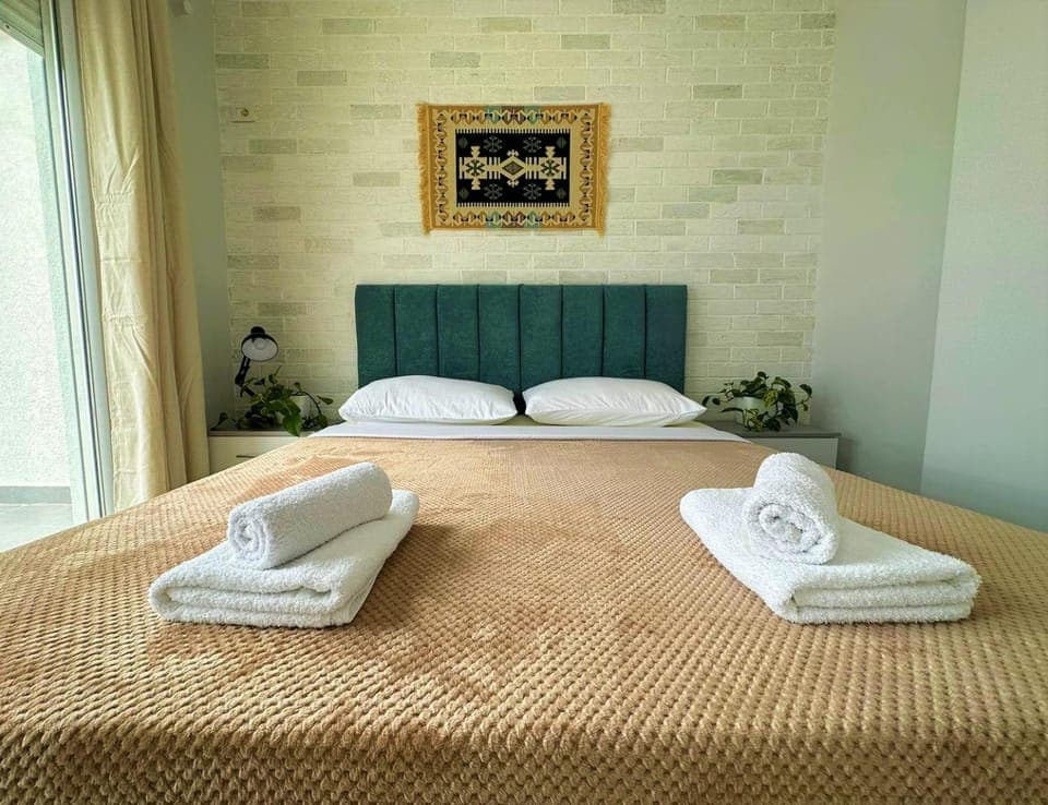 Bed, Photo of the whole room, Bedroom, towels