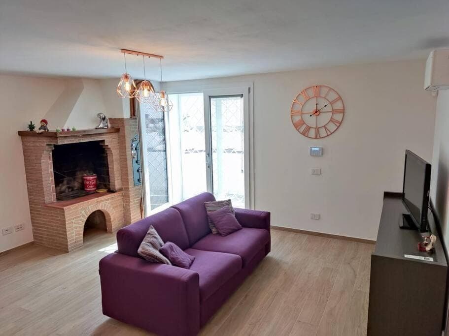 TV and multimedia, Living room, Evening entertainment