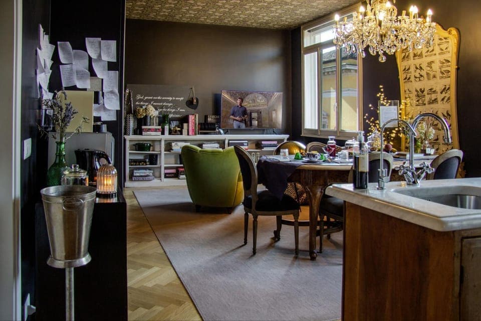 Nearby landmark, Communal lounge/ TV room, Facade/entrance, Day, Library, Library, TV and multimedia, Coffee/tea facilities, Living room, Seating area, Landmark view, Landmark view, Breakfast, Breakfast, Time of day, furniture, furniture, hair dryier, heating, heating, internet, internet, towels, towels, air conditioner, air conditioner