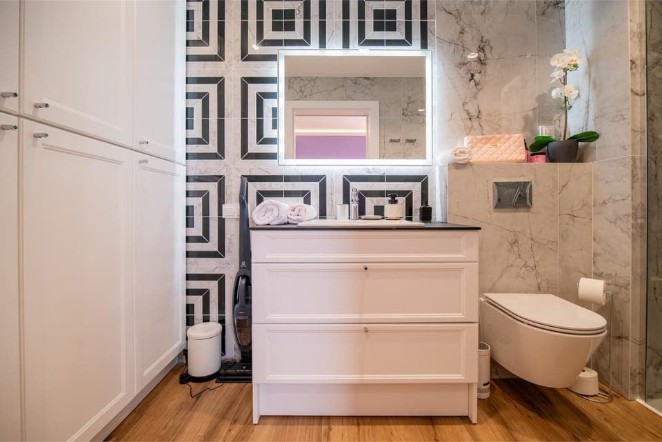 Shower, Toilet, Bathroom, View (from property/room), View (from property/room), Other, Other, Other, Decorative detail, Decorative detail, towels, towels, wardrobe