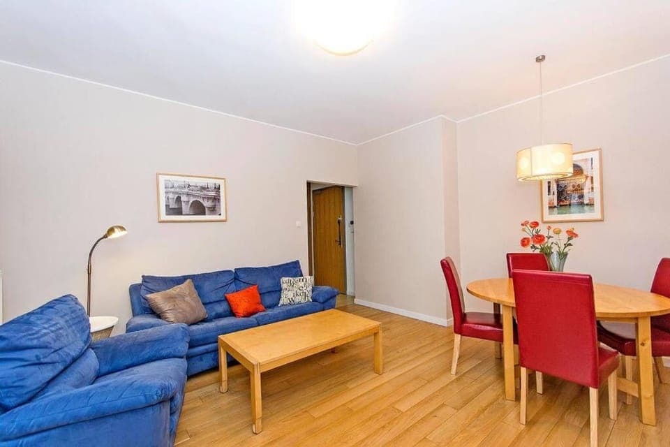 TV and multimedia, Living room, Photo of the whole room, Decorative detail, Seating area, Area and facilities