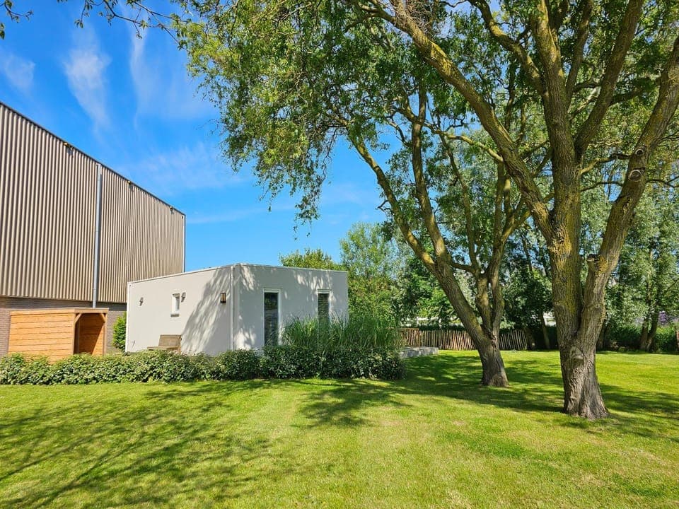 Property building, Garden, Balcony/Terrace