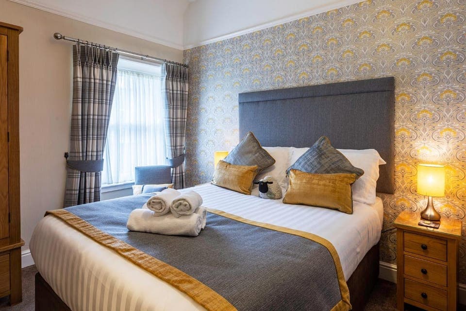 Bed, Photo of the whole room, Bedroom