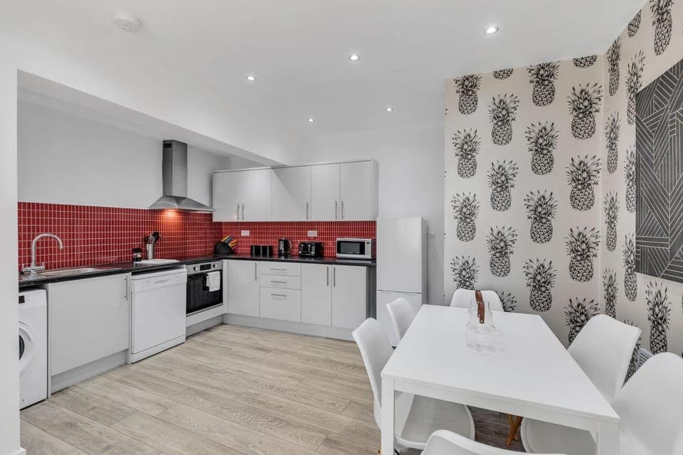 Kitchen or kitchenette, Dining area, dishwasher, pet friendly, toaster