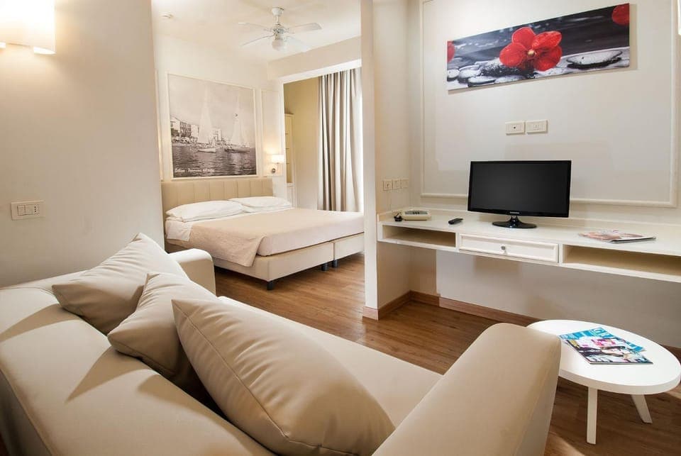 TV and multimedia, Living room, Photo of the whole room, Seating area