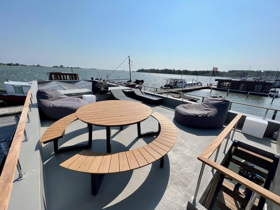 Day, Natural landscape, Balcony/Terrace, Seating area, Lake view