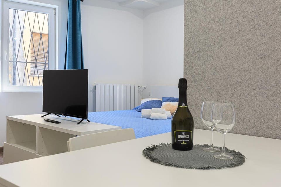 Bed, TV and multimedia