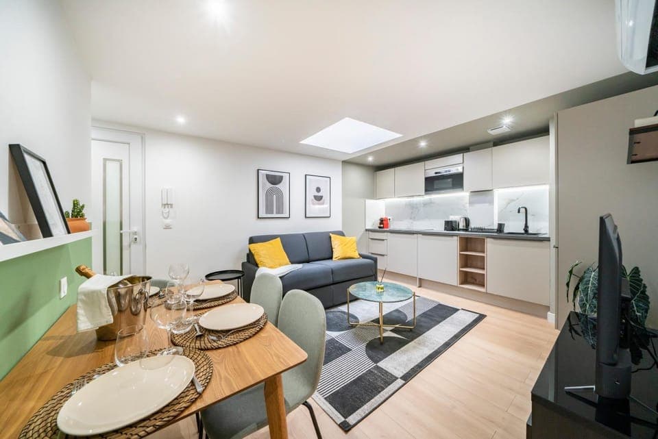 TV and multimedia, Kitchen or kitchenette, Living room, Seating area, minibar