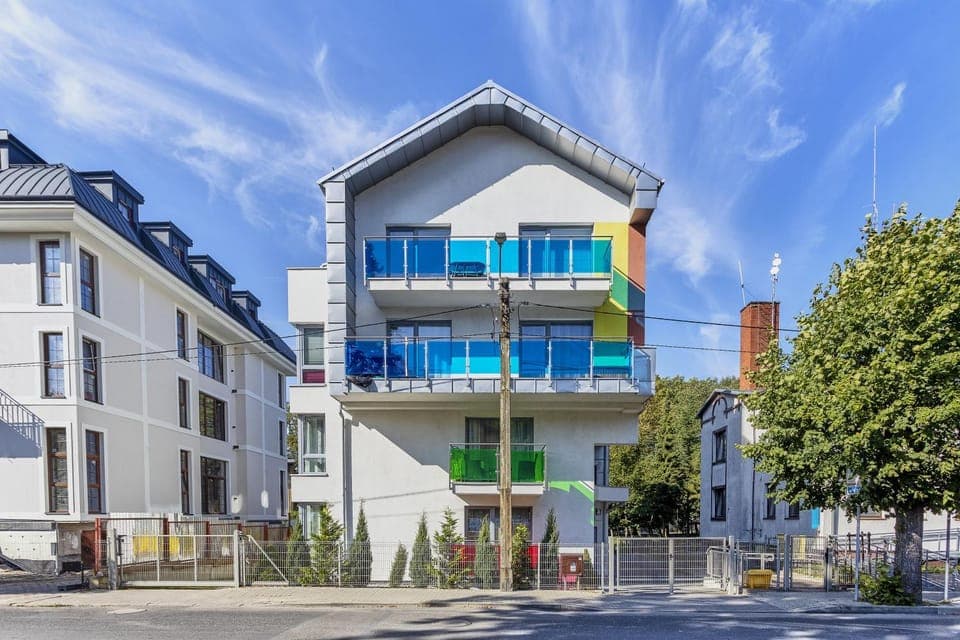 Property building, Day, Neighbourhood