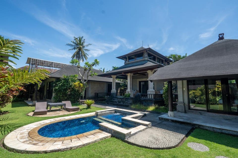 Property building, Swimming pool