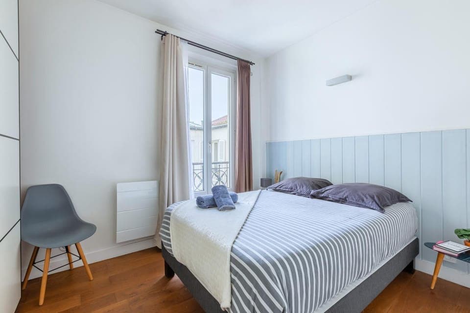 Bed, Photo of the whole room, Bedroom, towels, wardrobe