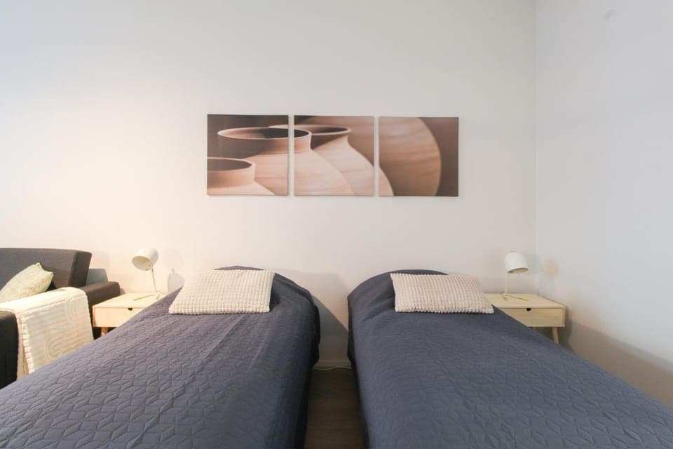 Bed, Seating area