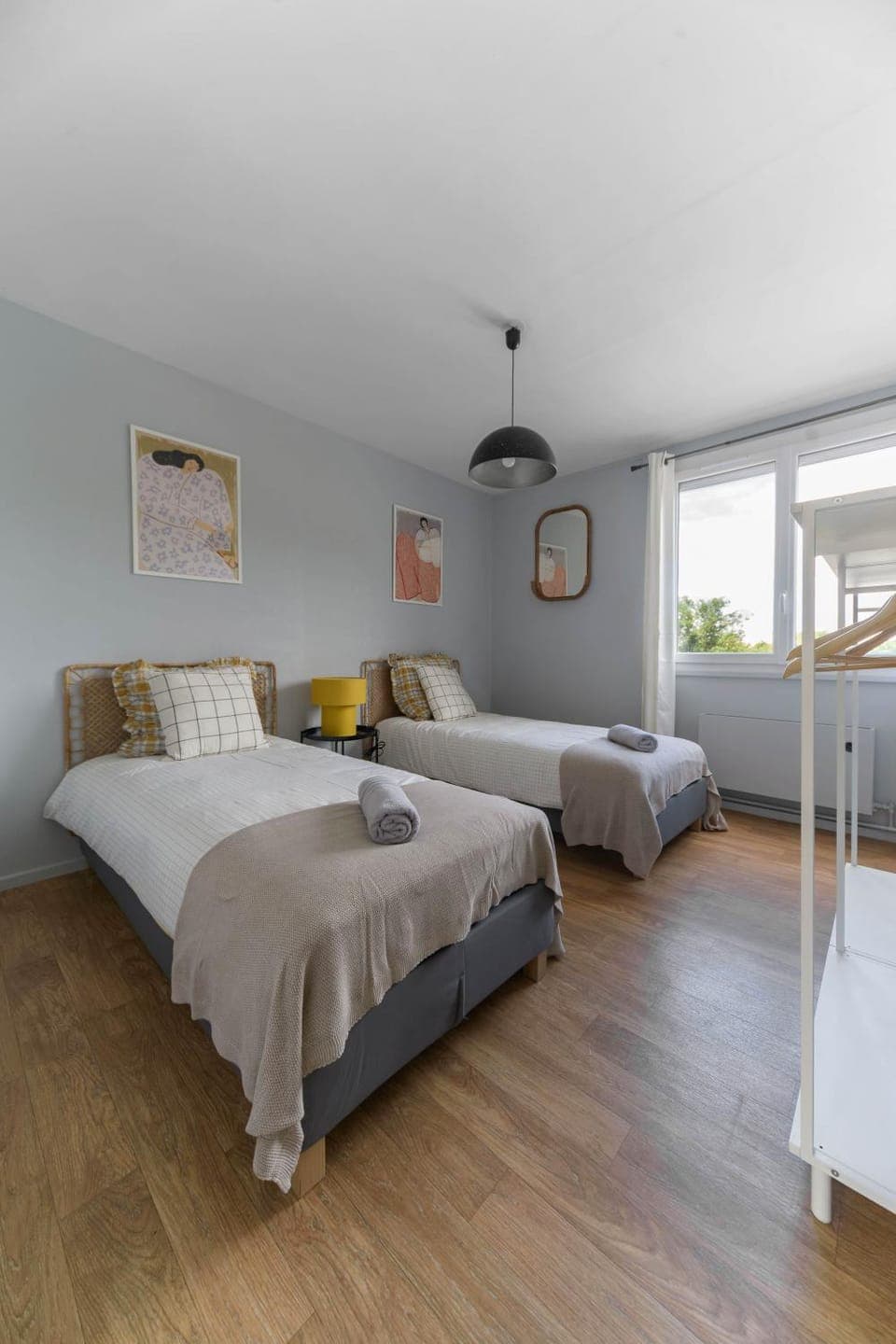 Bed, Photo of the whole room, Bedroom, towels