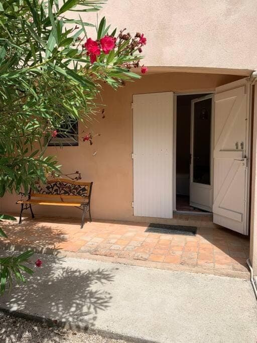 Property building, Patio, Facade/entrance, Day