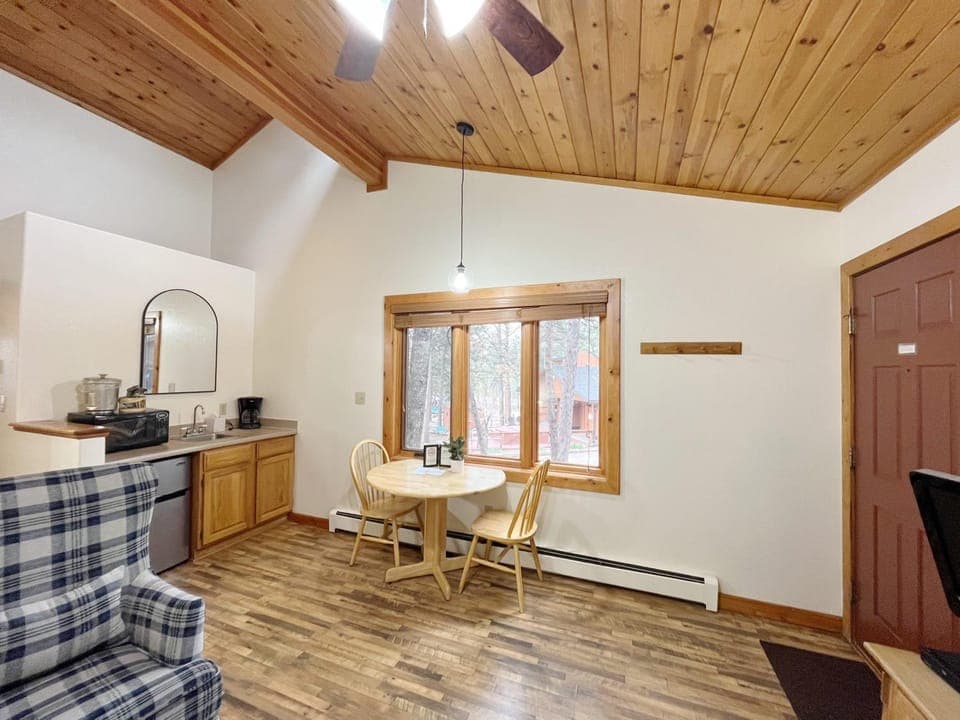 Columbine B Cabin Suite Cabin in Woodland Park