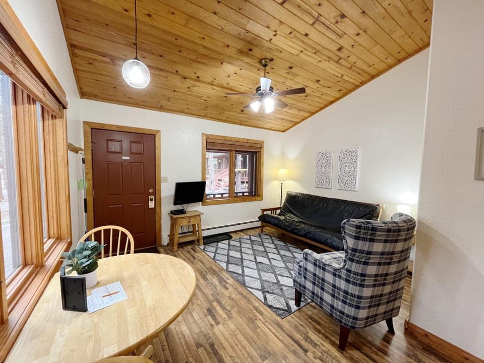 Columbine B Cabin Suite Cabin in Woodland Park