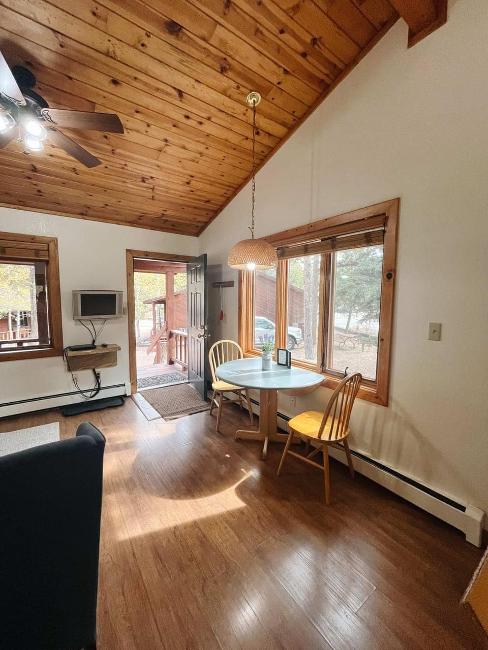 Cozy Cabin close to downtown Woodland Park Cabin in Woodland Park