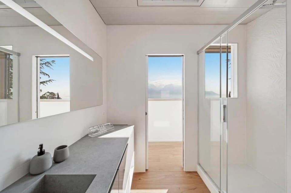 Shower, Kitchen or kitchenette