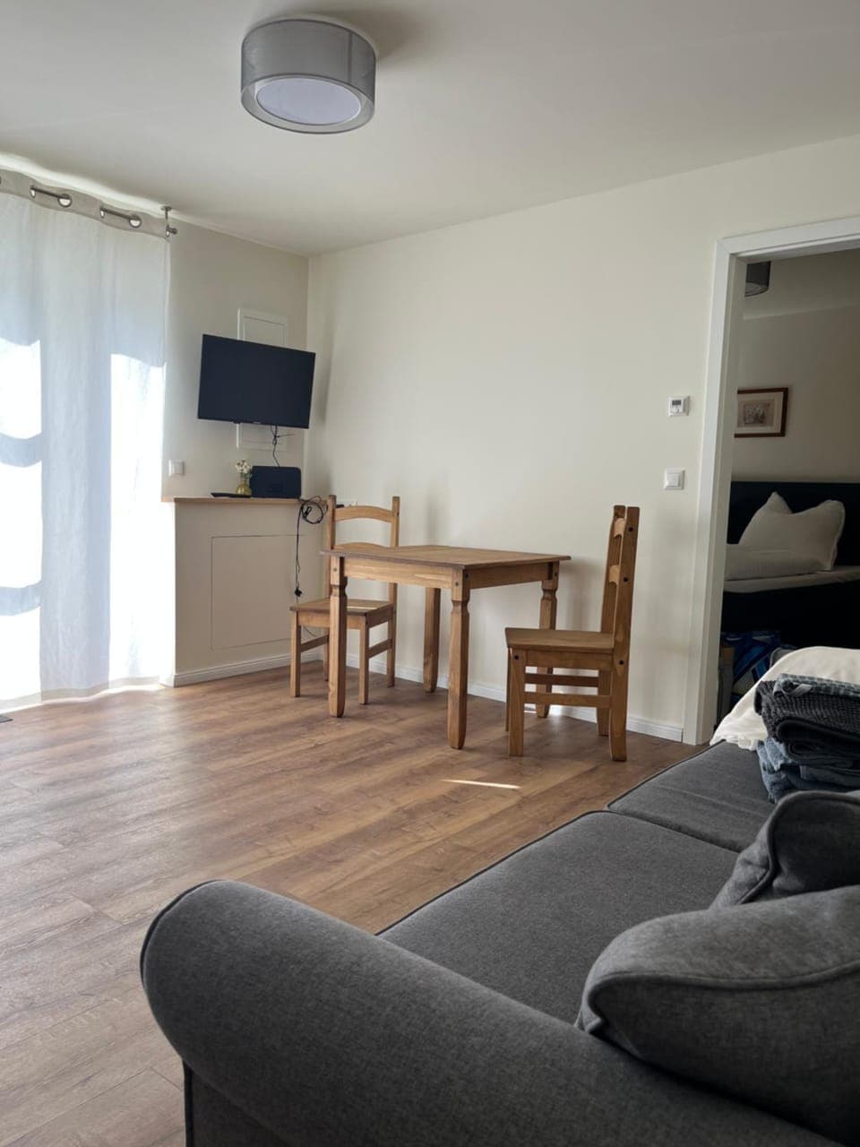 TV and multimedia, Living room, Seating area, Dining area