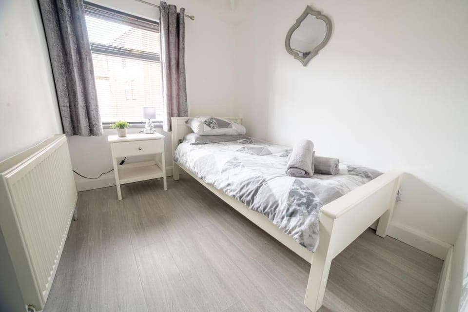 Cheerful 3-Bedroom home with free street Parking Apartment in Belfast