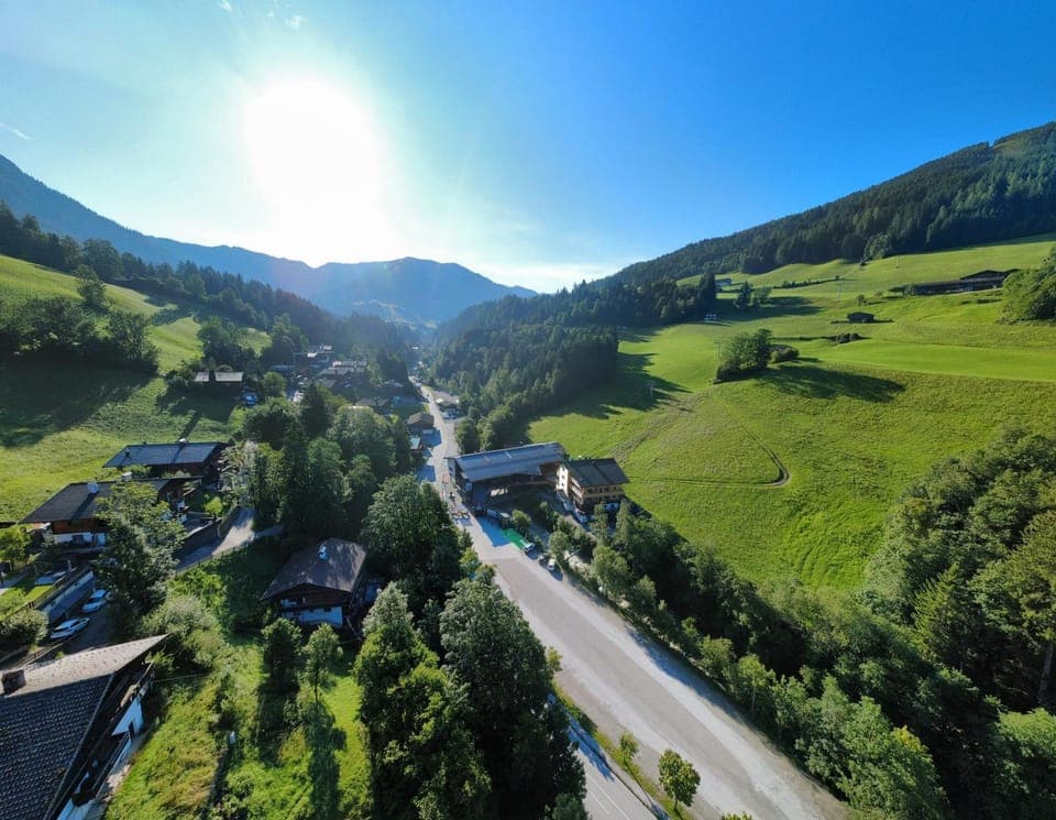 Property building, Natural landscape, Parking