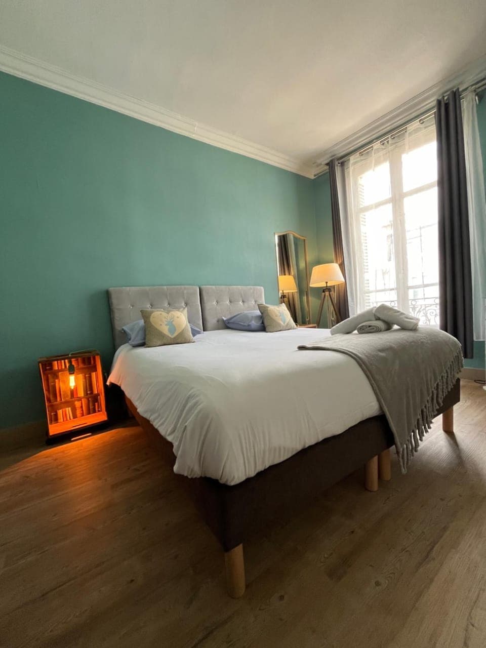 Photo of the whole room, Bedroom