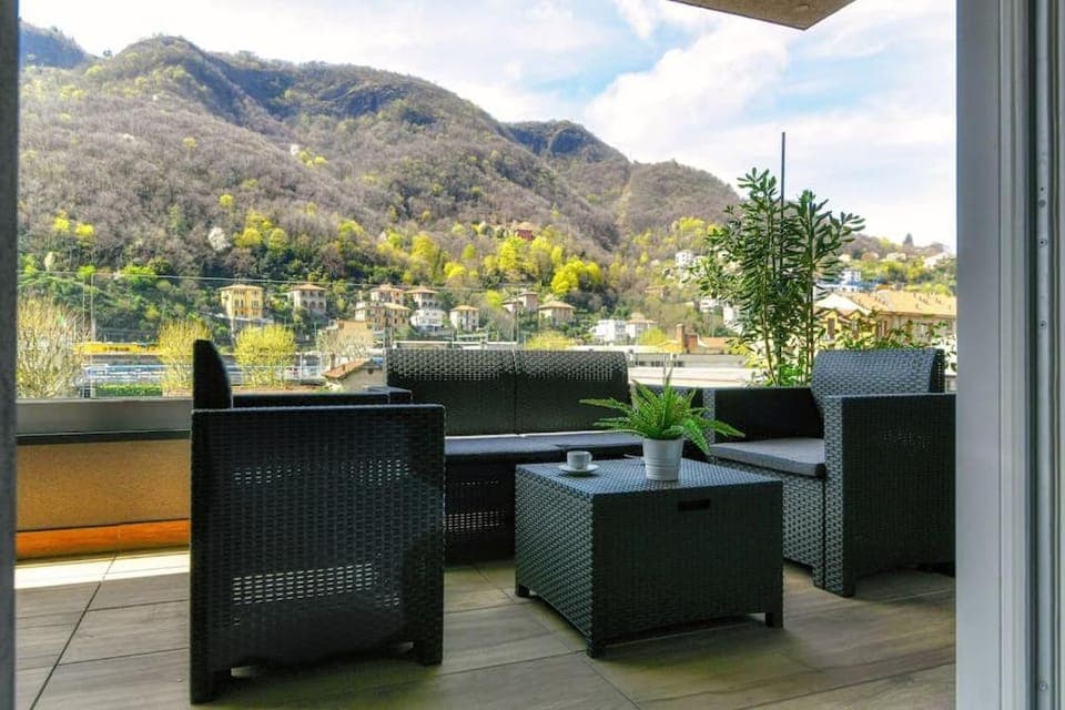 Balcony/Terrace, Mountain view