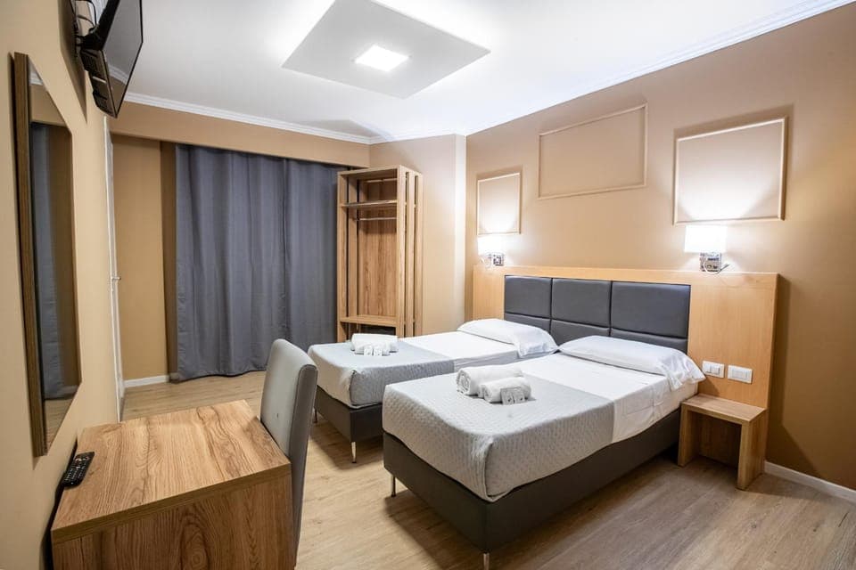 TV and multimedia, Balcony/Terrace, Bedroom, hair dryier, minibar, towels, wardrobe, air conditioner