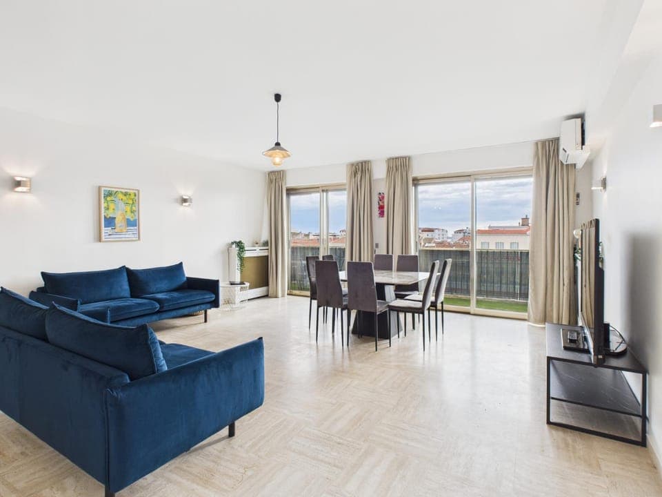 TV and multimedia, Living room, Seating area, Dining area