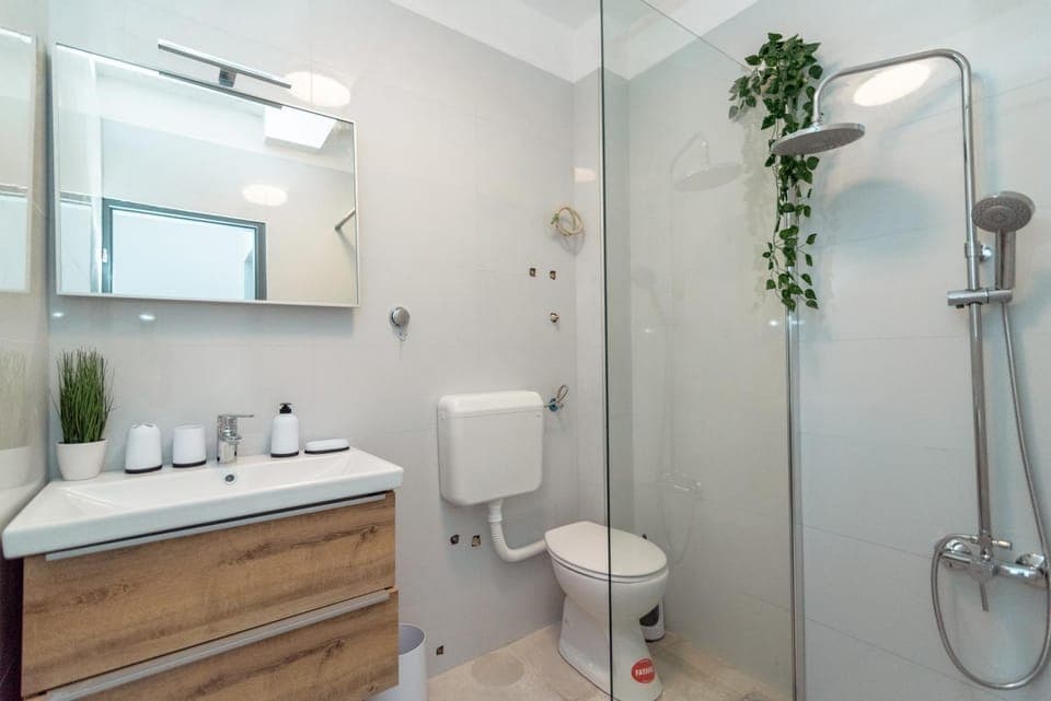 Shower, Toilet, Bathroom