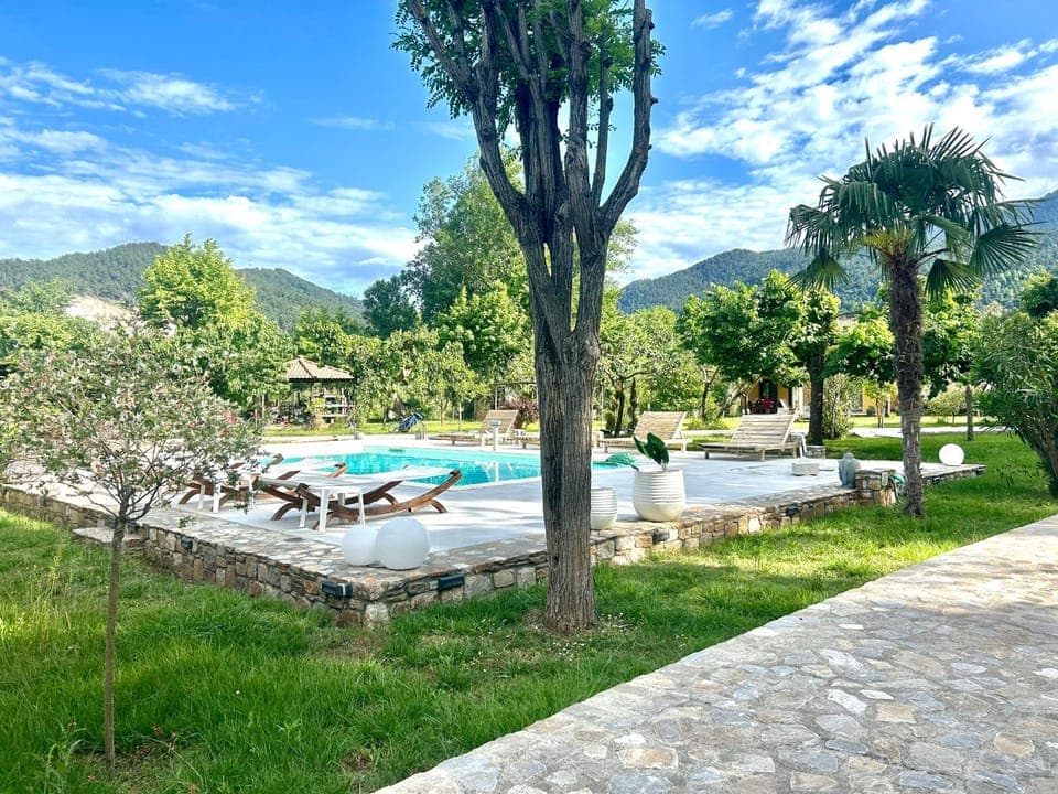 Nearby landmark, Spring, Natural landscape, Garden, Garden view, Mountain view, Pool view, Swimming pool, sunbed