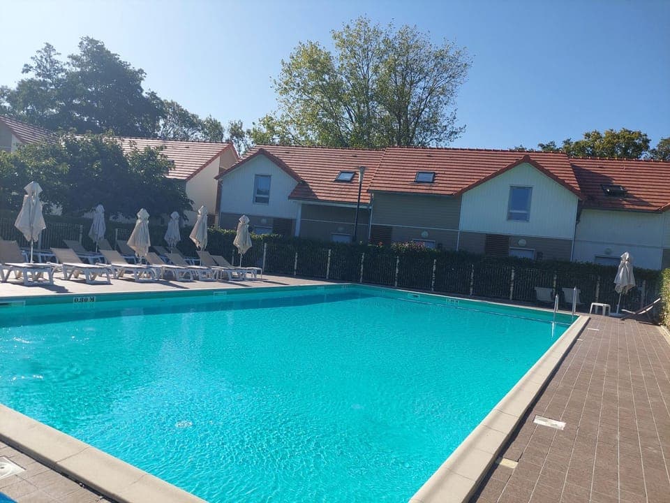 Pool view, Swimming pool, sunbed