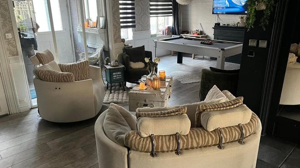 Communal lounge/ TV room, Living room