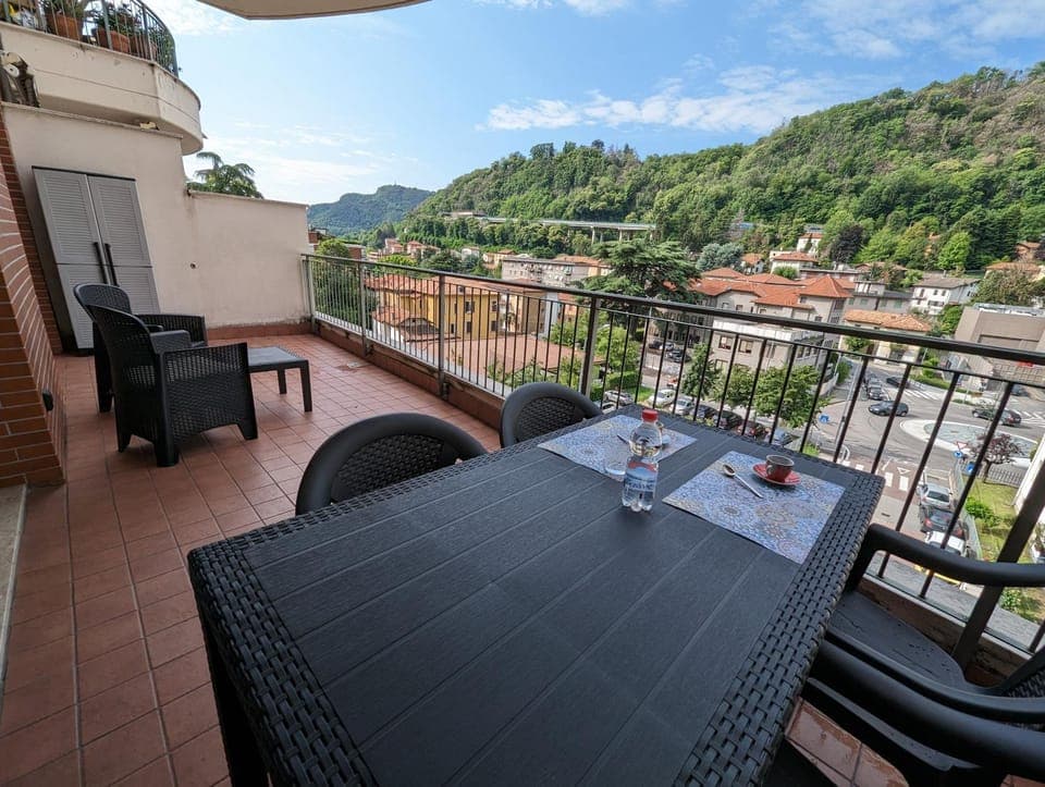 Balcony/Terrace, Dining area, Mountain view