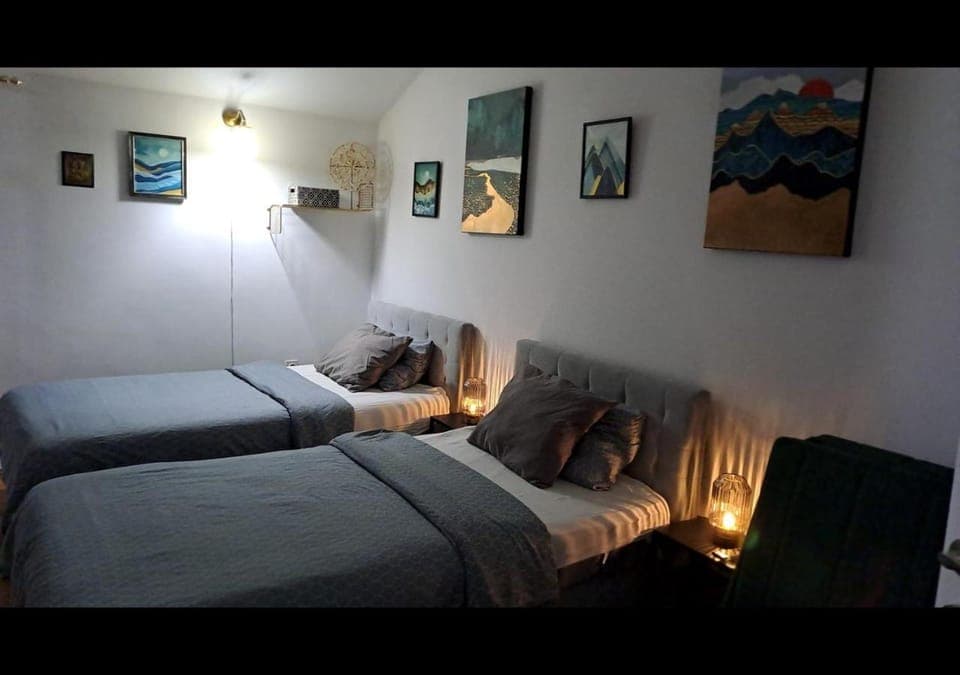 Bed, Living room, Bedroom