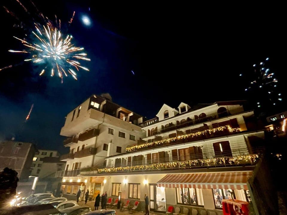 Property building, Restaurant/places to eat, Night, Balcony/Terrace, Balcony/Terrace