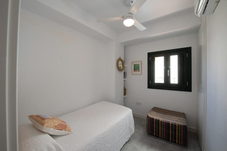 Bed, Photo of the whole room, Bedroom, air conditioner, air conditioner