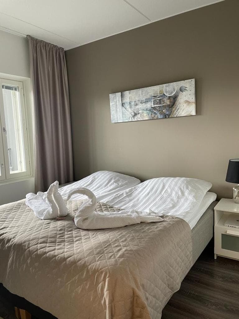 Bed, TV and multimedia, Photo of the whole room, towels
