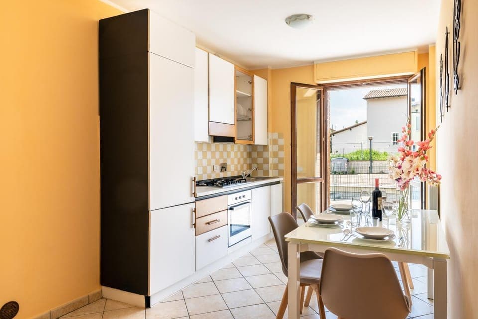 Coffee/tea facilities, Kitchen or kitchenette, Living room, Dining area, air conditioner