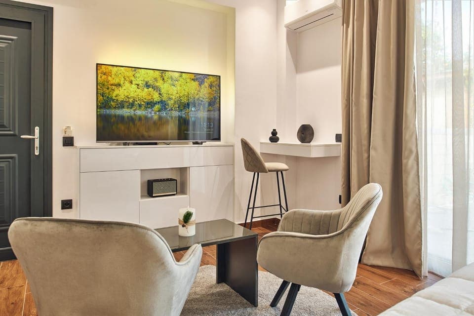 TV and multimedia, Living room, Seating area