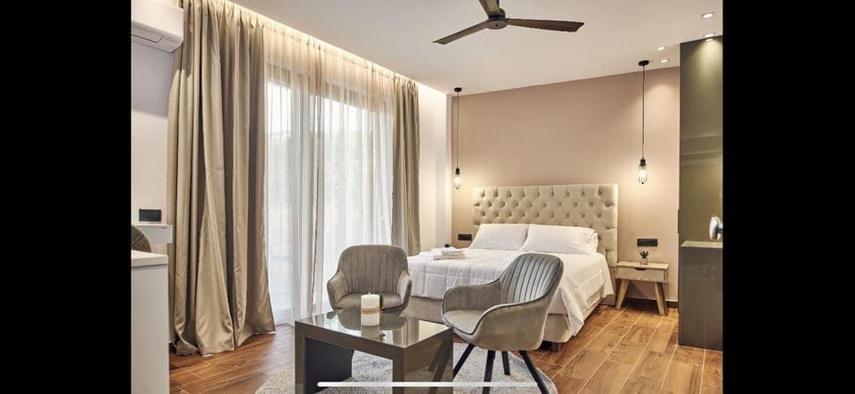 Bed, Living room, Photo of the whole room, Seating area, Bedroom