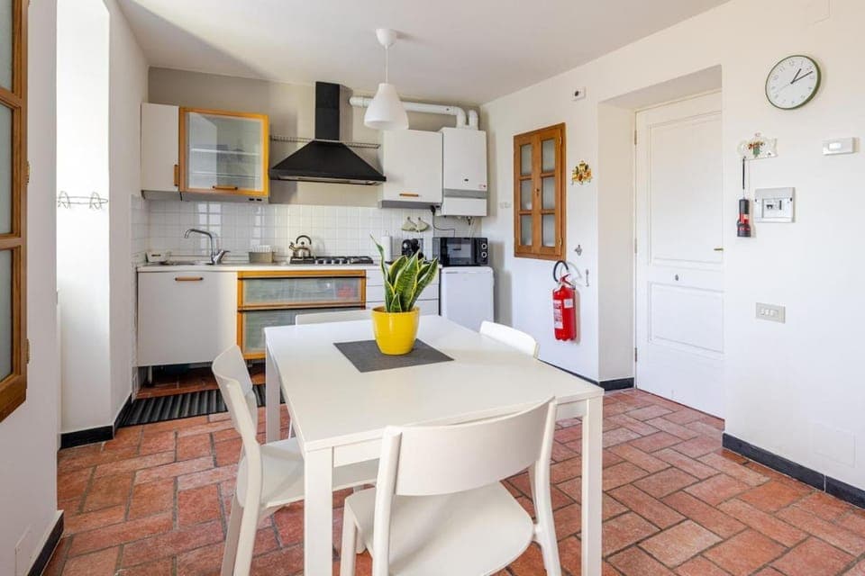 Dining area, minibar, stove, toaster