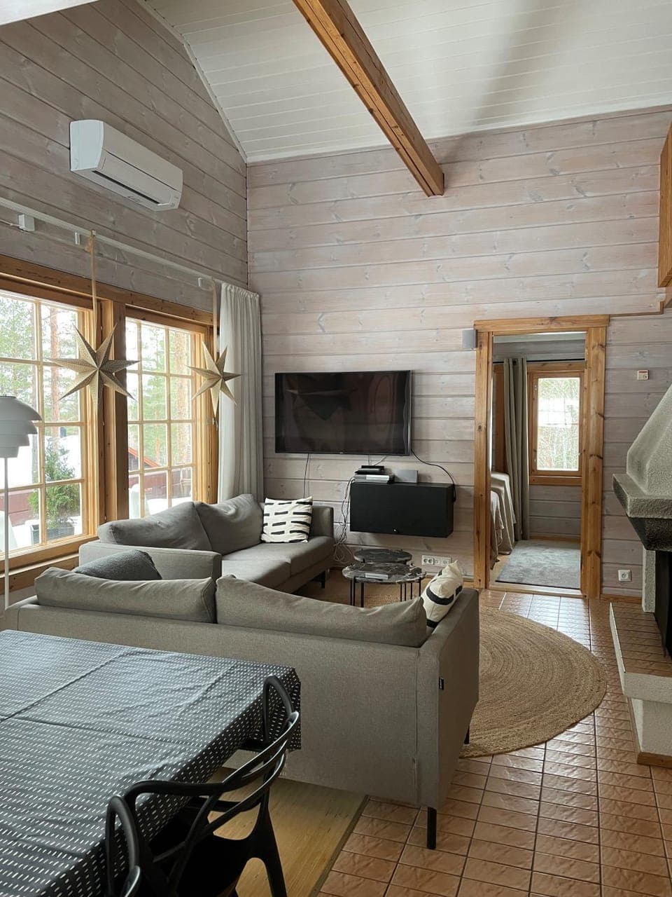 Living room, Photo of the whole room, fireplace, air conditioner