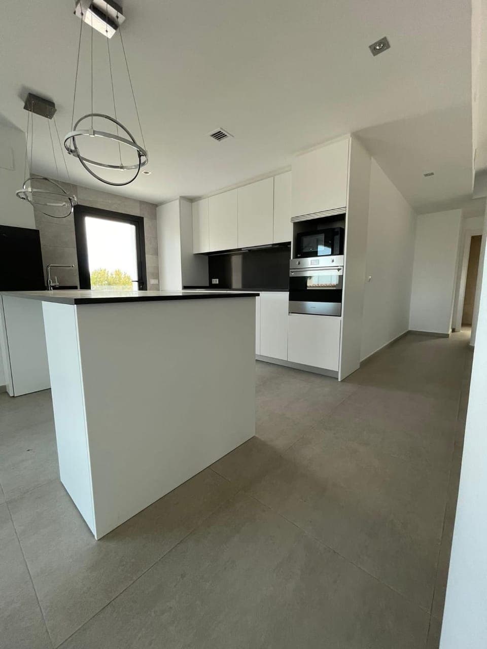 Kitchen or kitchenette, minibar, oven, stove