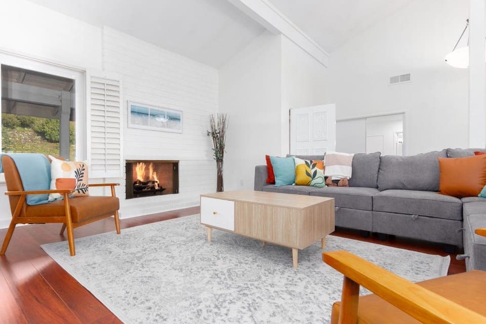 Communal lounge/ TV room, TV and multimedia, Living room, Seating area, Evening entertainment, Family, flat iron, hair dresser