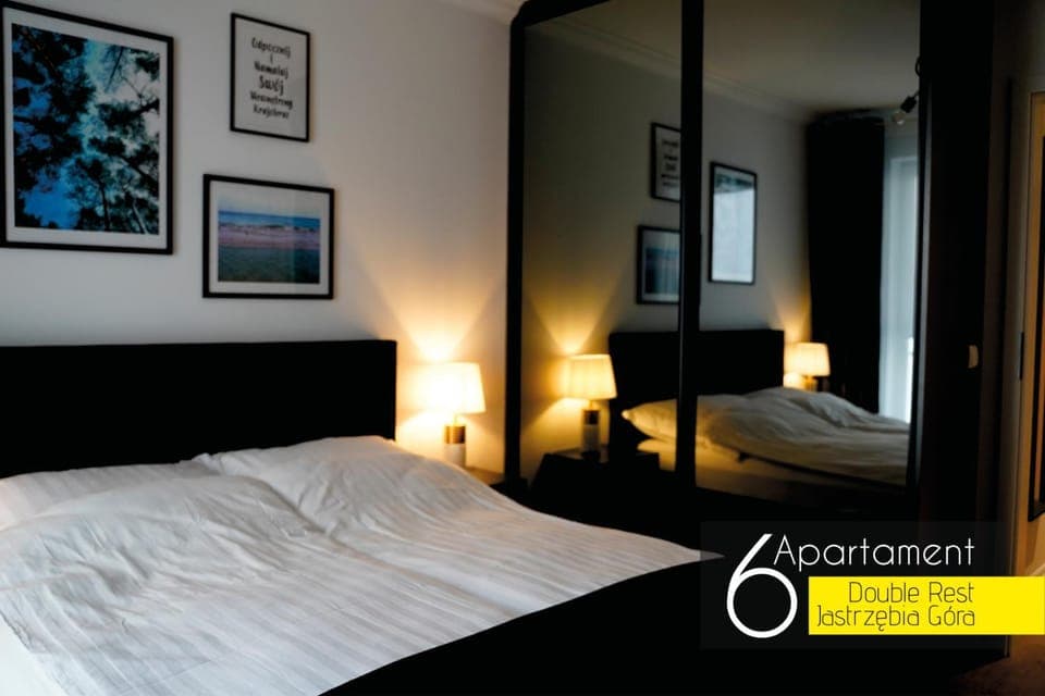 Bed, People, TV and multimedia, View (from property/room), Photo of the whole room, Bedroom, Guests, Family, furniture, heating, internet, wardrobe