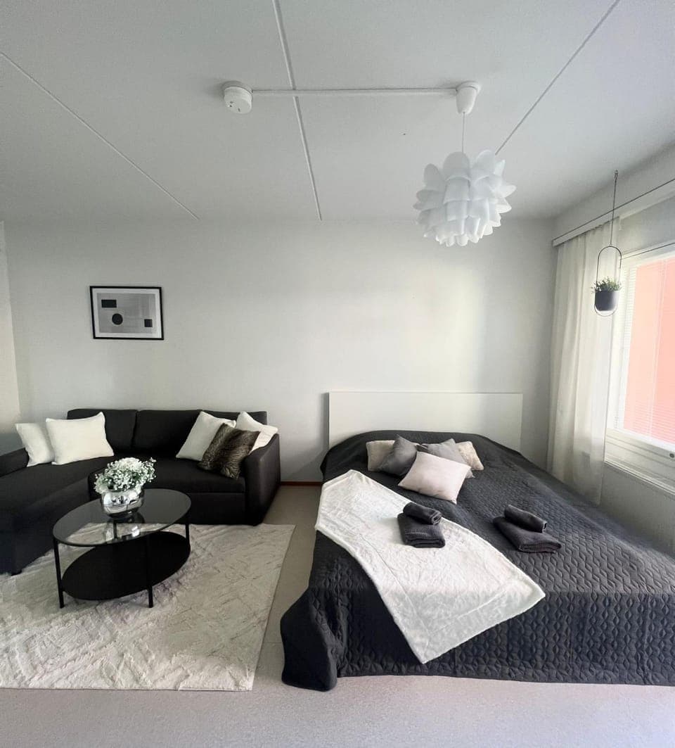 Bed, Living room, Photo of the whole room, Seating area, Bedroom, towels