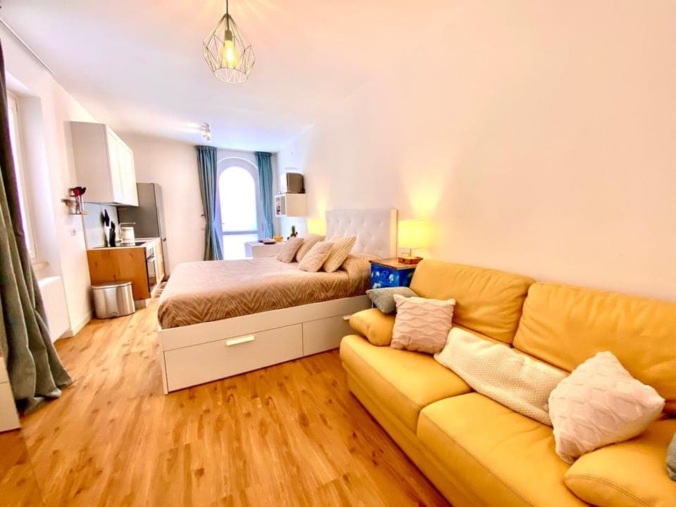 Bed, Living room, Photo of the whole room, Seating area, Bedroom