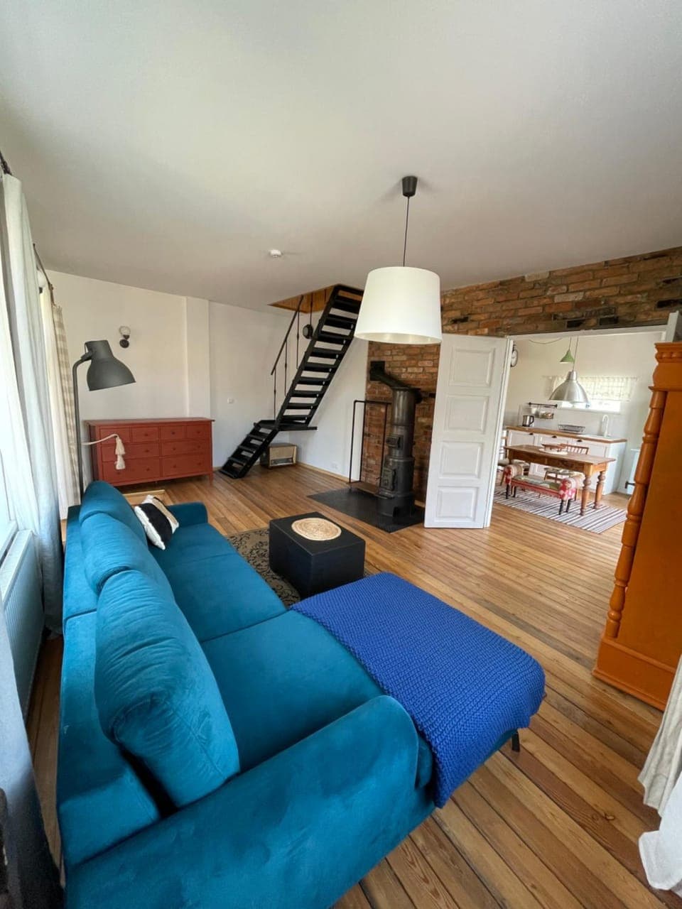 Bed, Photo of the whole room, Seating area