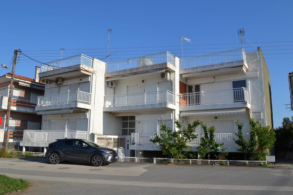 Property building, Day, Parking